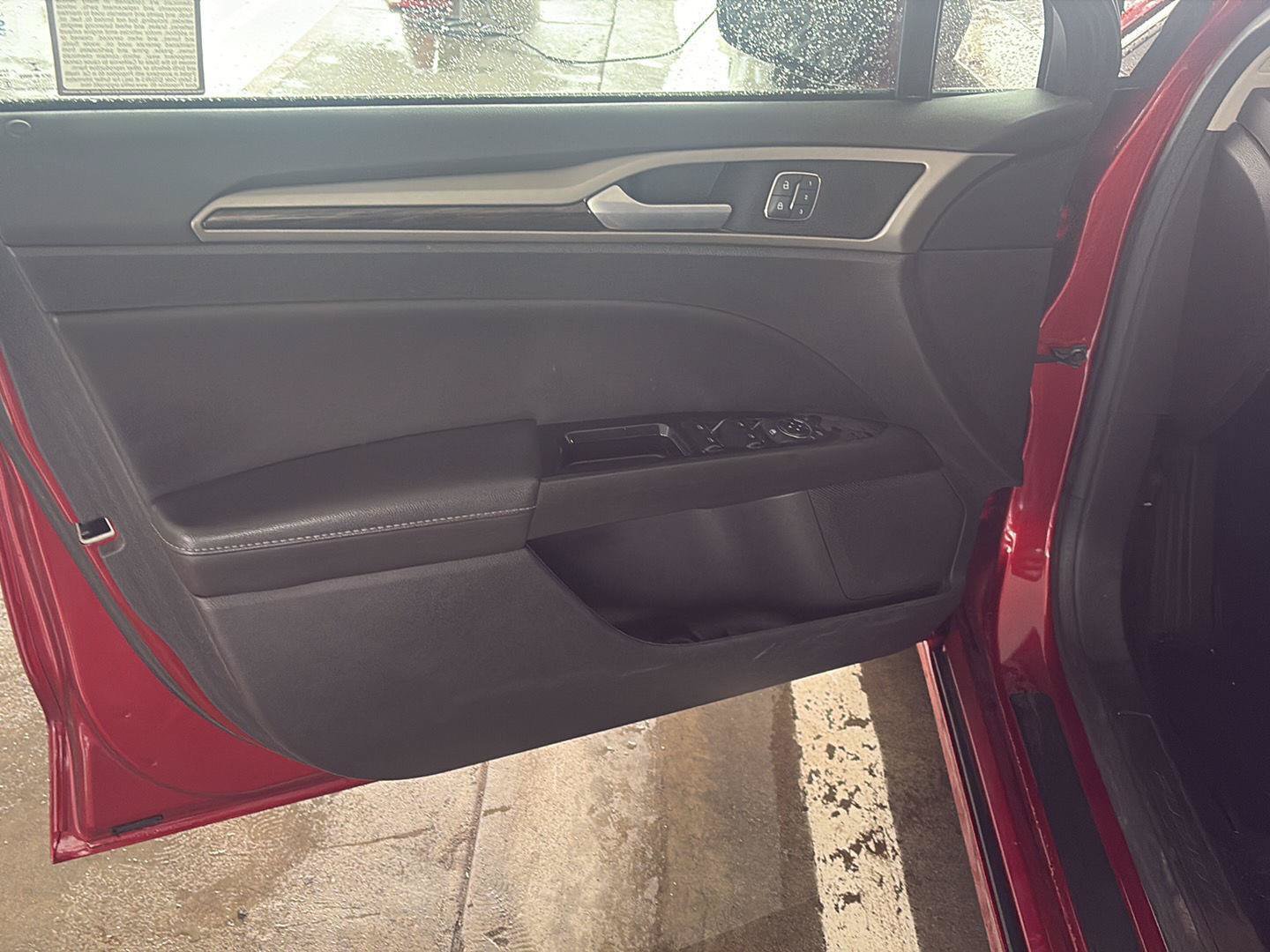 Used 2014 Ford Fusion SE w/ Equipment Group 502A FWD image 7