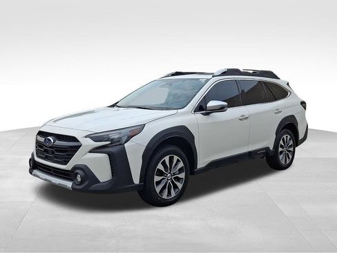 Used 2023 Subaru Outback Touring AWD/4WD image 3