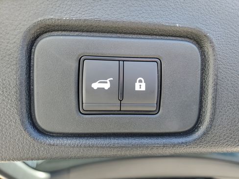 New 2026 Nissan Pathfinder SV image 7