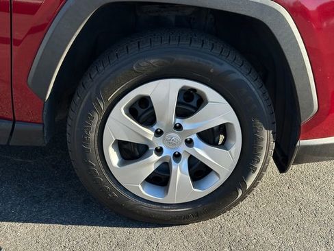 Used 2020 Toyota RAV4 LE image 11