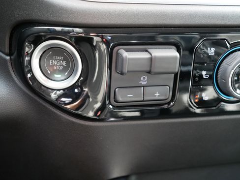 Used 2024 Chevrolet Silverado 1500 LTZ image 30