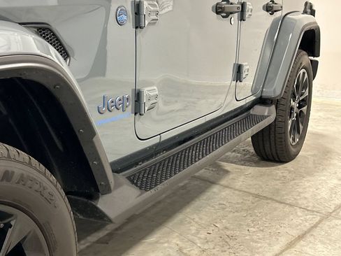 Certified 2025 Jeep Wrangler Unlimited Sahara AWD/4WD image 12