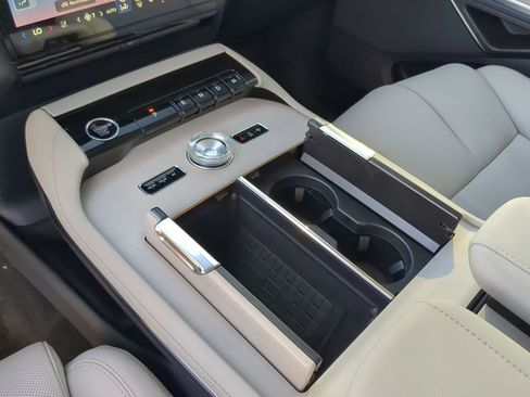 New 2026 Lincoln Navigator Premiere AWD/4WD image 20