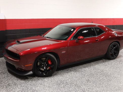 Used 2018 Dodge Challenger SRT w/ Technology Group RWD image 21