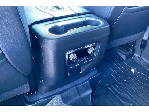 Used 2021 GMC Yukon Denali w/ Denali Ultimate Package AWD/4WD image 10
