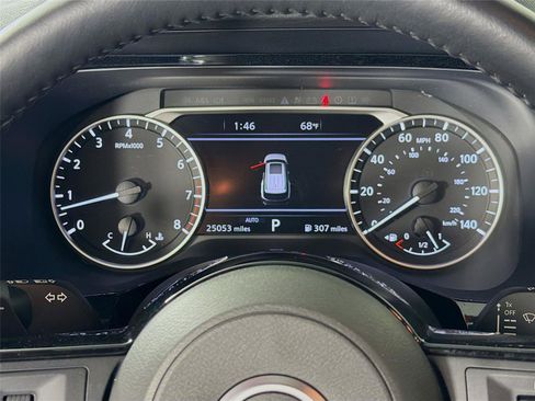 Used 2025 Nissan Pathfinder SL AWD/4WD image 13