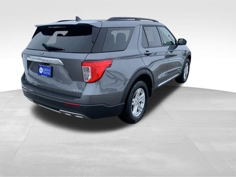 Used 2022 Ford Explorer XLT w/ Equipment Group 202A image 7