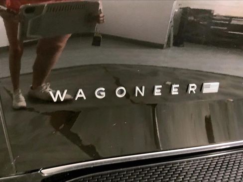 Used 2024 Jeep Wagoneer L Series II w/ Flexible Seating Group AWD/4WD image 8