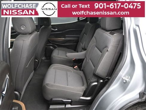 Used 2023 GMC Acadia SLE w/ Driver Convenience Package image 12