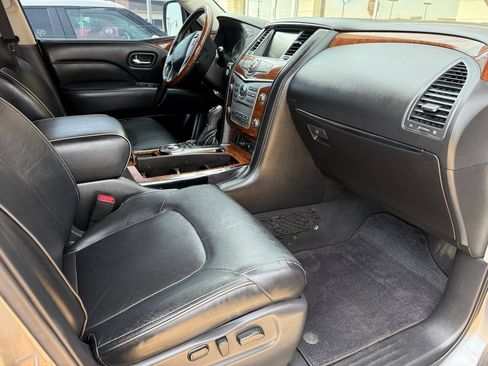 Used 2019 INFINITI QX80 Luxe w/ All-Season Package image 3