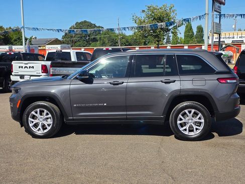 Used 2022 Jeep Grand Cherokee Limited AWD/4WD image 9