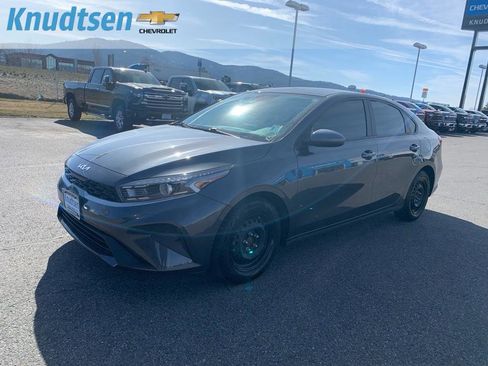 Used 2023 Kia Forte LX image 3