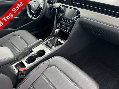 Certified 2022 Volkswagen Passat 2.0T SE image 16
