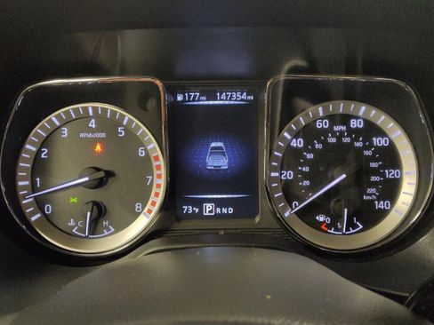 Used 2017 Nissan Titan SV image 23