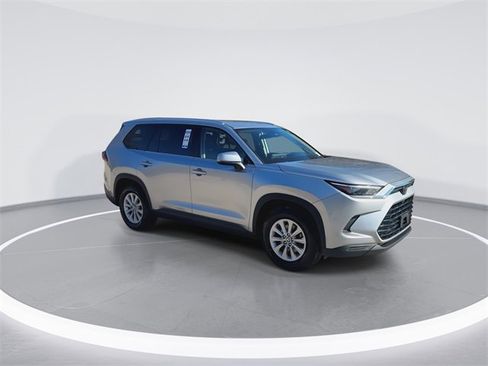 Used 2024 Toyota Grand Highlander XLE image 2