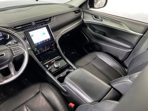 Used 2022 Jeep Grand Cherokee Limited image 23