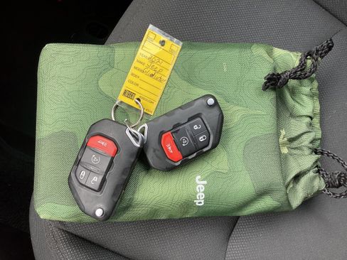 Used 2021 Jeep Gladiator Overland w/ Dual Top Group image 19