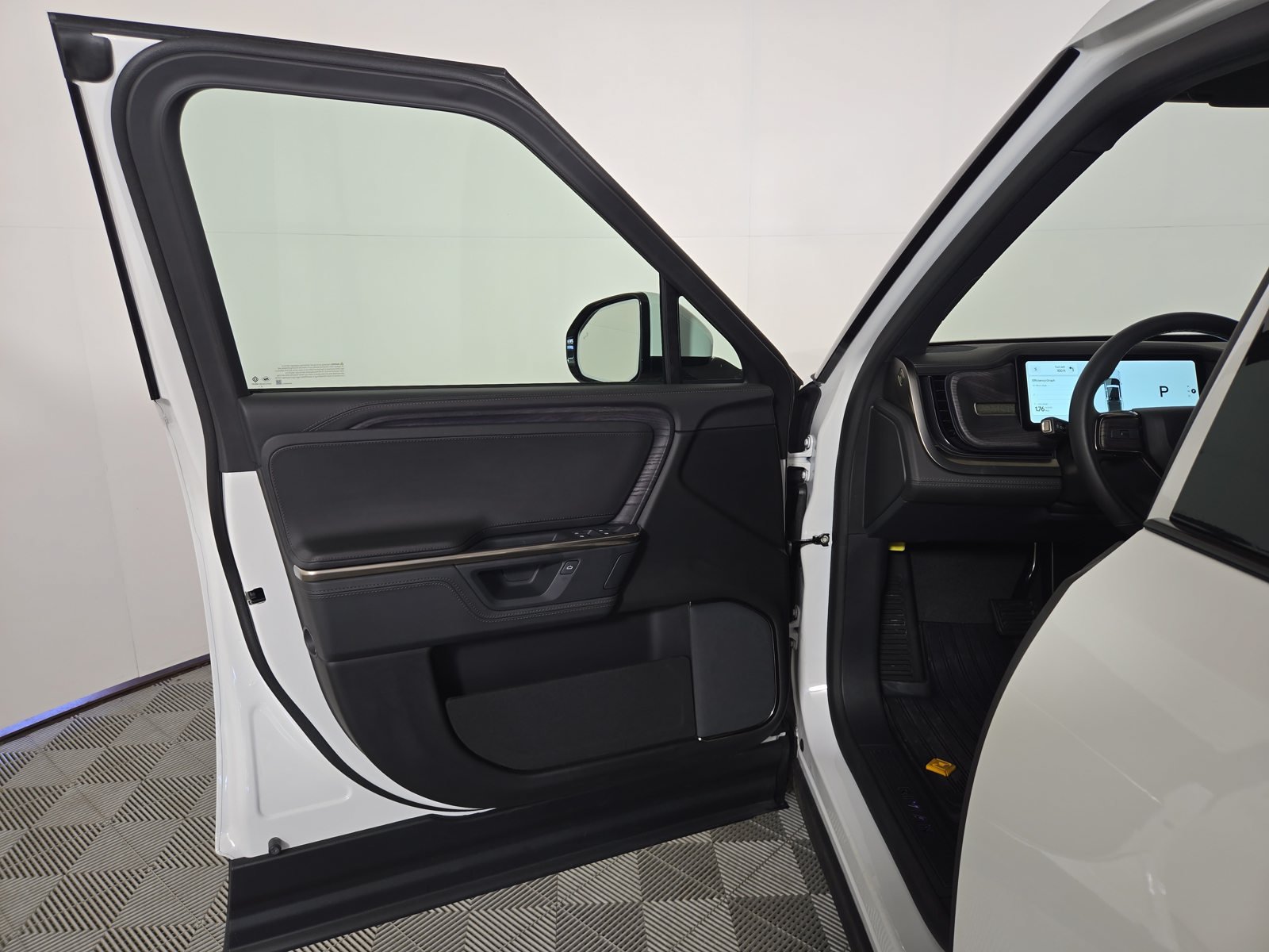 Used 2025 Rivian R1T Adventure Dual AWD/4WD image 16