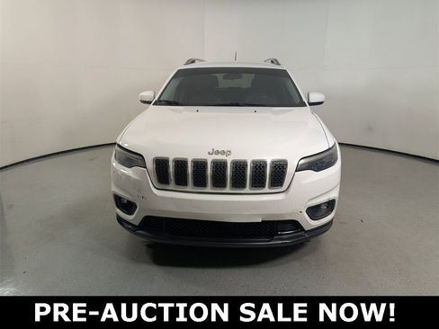Used 2019 Jeep Cherokee Latitude Plus image 2