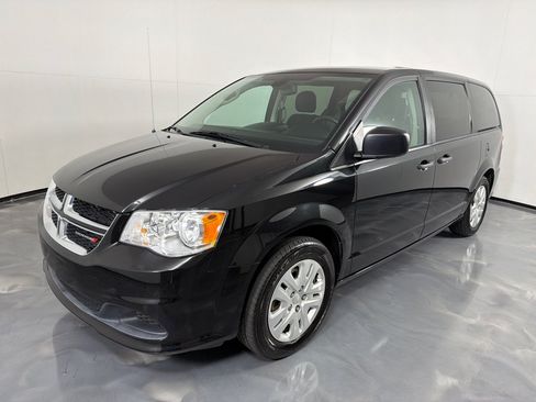 Used 2019 Dodge Grand Caravan SE FWD image 7