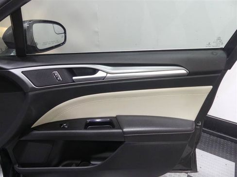 Used 2016 Ford Fusion Titanium FWD image 18