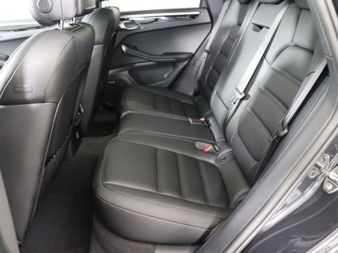 Certified 2025 Porsche Macan AWD/4WD image 21