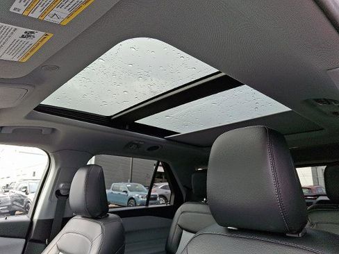 Certified 2022 Ford Explorer XLT w/ Equipment Group 202A image 15