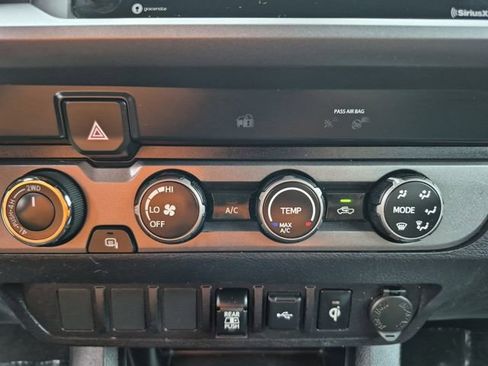 Used 2020 Toyota Tacoma TRD Sport AWD/4WD image 22