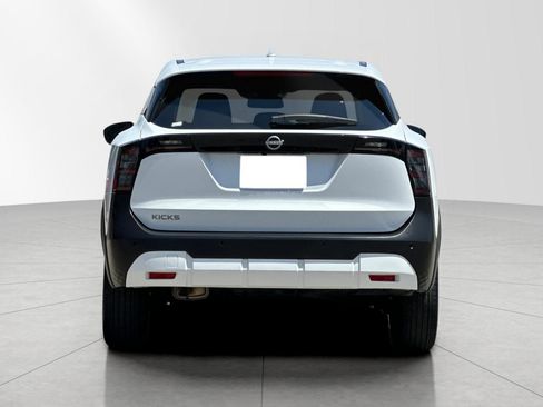Used 2025 Nissan Kicks SV FWD image 4