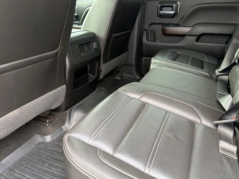 Used 2018 GMC Sierra 2500 Denali w/ Duramax Plus Package AWD/4WD image 9