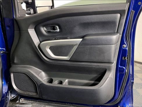 Used 2021 Nissan Titan SV w/ SV Convenience Package image 25