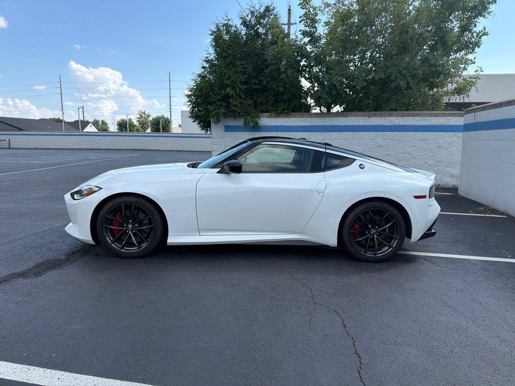 Used 2023 Nissan Z w/ Floor Mat Package (L93) RWD image 2