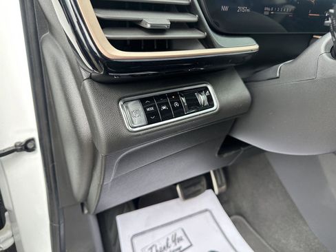 Used 2025 Buick Envision Sport Touring image 21