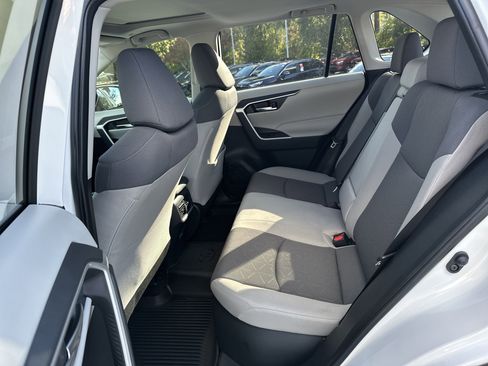 Certified 2025 Toyota RAV4 XLE image 31