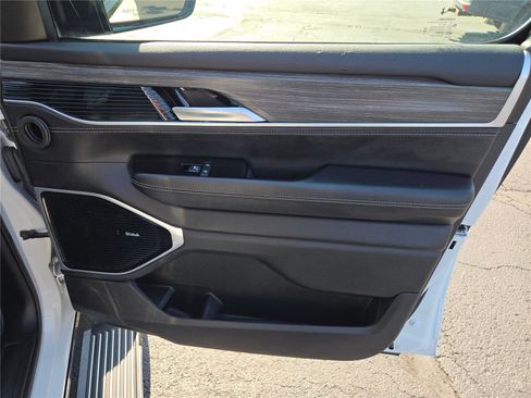 Used 2024 Jeep Wagoneer Series III w/ Premium Group I image 6