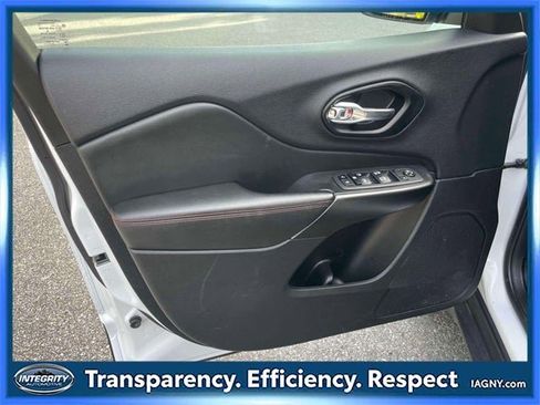 Used 2022 Jeep Cherokee Trailhawk image 16