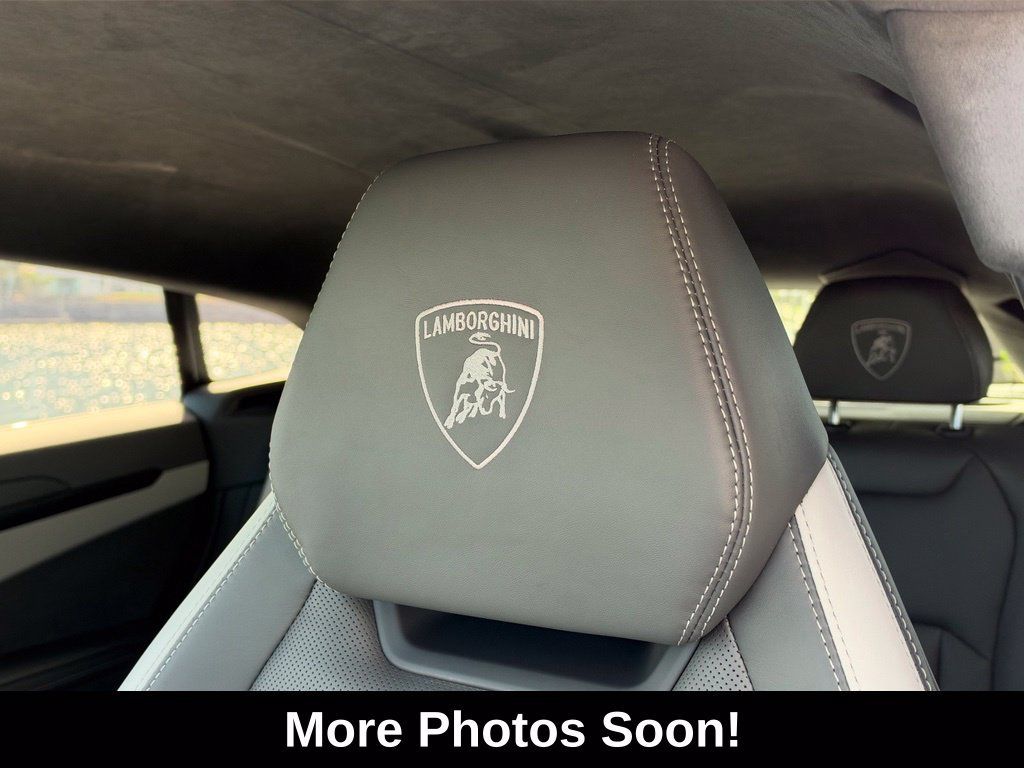 Used 2025 Lamborghini Urus SE AWD/4WD image 25