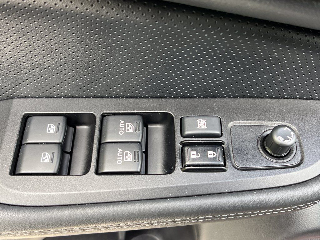 Used 2017 Subaru Outback 2.5i Limited AWD/4WD image 12