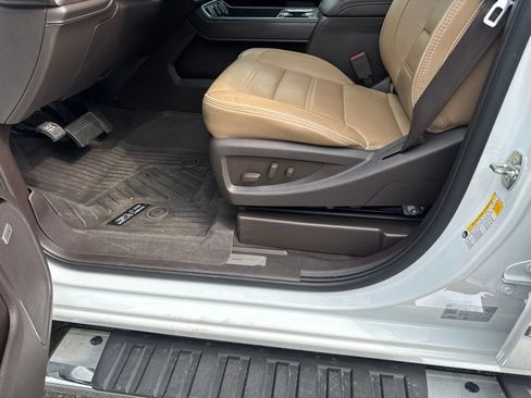 Used 2019 GMC Sierra 2500 Denali w/ Duramax Plus Package AWD/4WD image 32