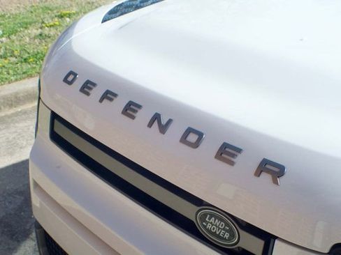 Used 2024 Land Rover Defender 130 X-Dynamic SE image 19