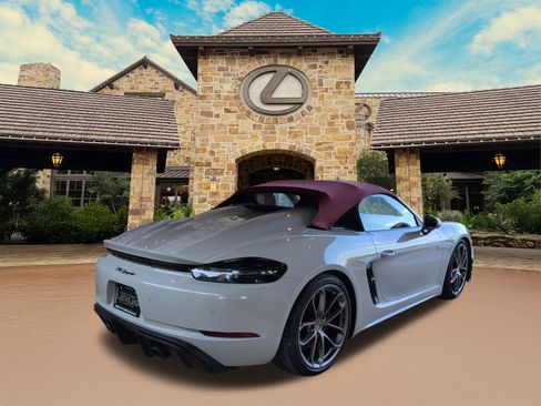 Used 2021 Porsche 718 Boxster Spyder RWD image 2