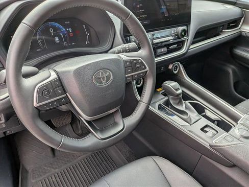 Used 2026 Toyota Grand Highlander FWD image 10