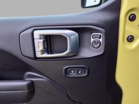 Used 2023 Jeep Gladiator Willys image 17