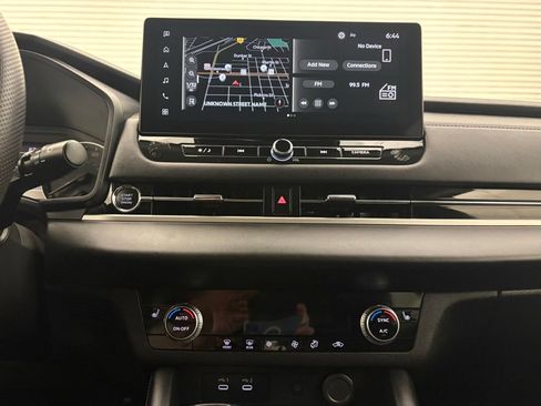 Used 2025 Mitsubishi Outlander SE FWD image 8