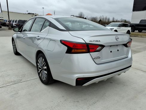Used 2024 Nissan Altima 2.5 SV FWD image 3