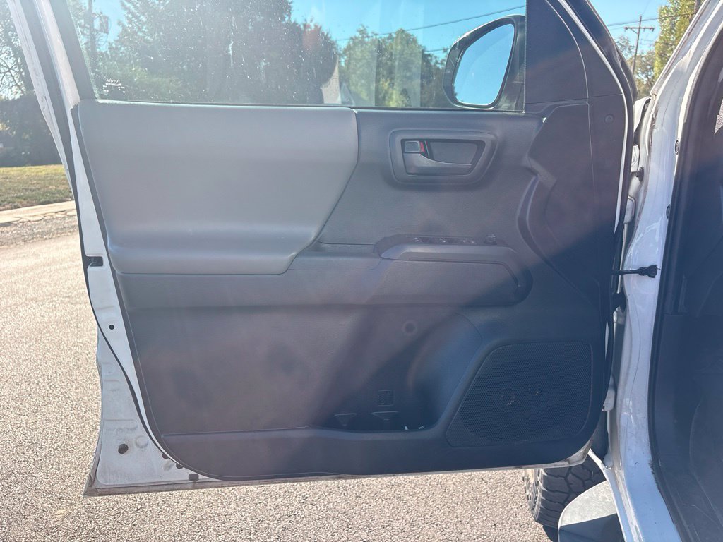 Used 2021 Toyota Tacoma SR AWD/4WD image 12