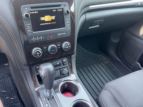 Used 2017 Chevrolet Traverse LT w/ Style and Technology Package image 14
