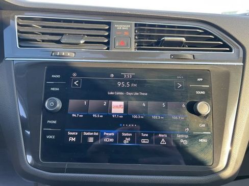 Used 2023 Volkswagen Tiguan SE image 17