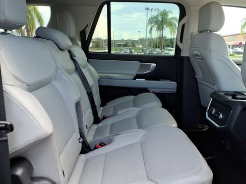 Used 2025 Ford Expedition Max Platinum AWD/4WD image 16