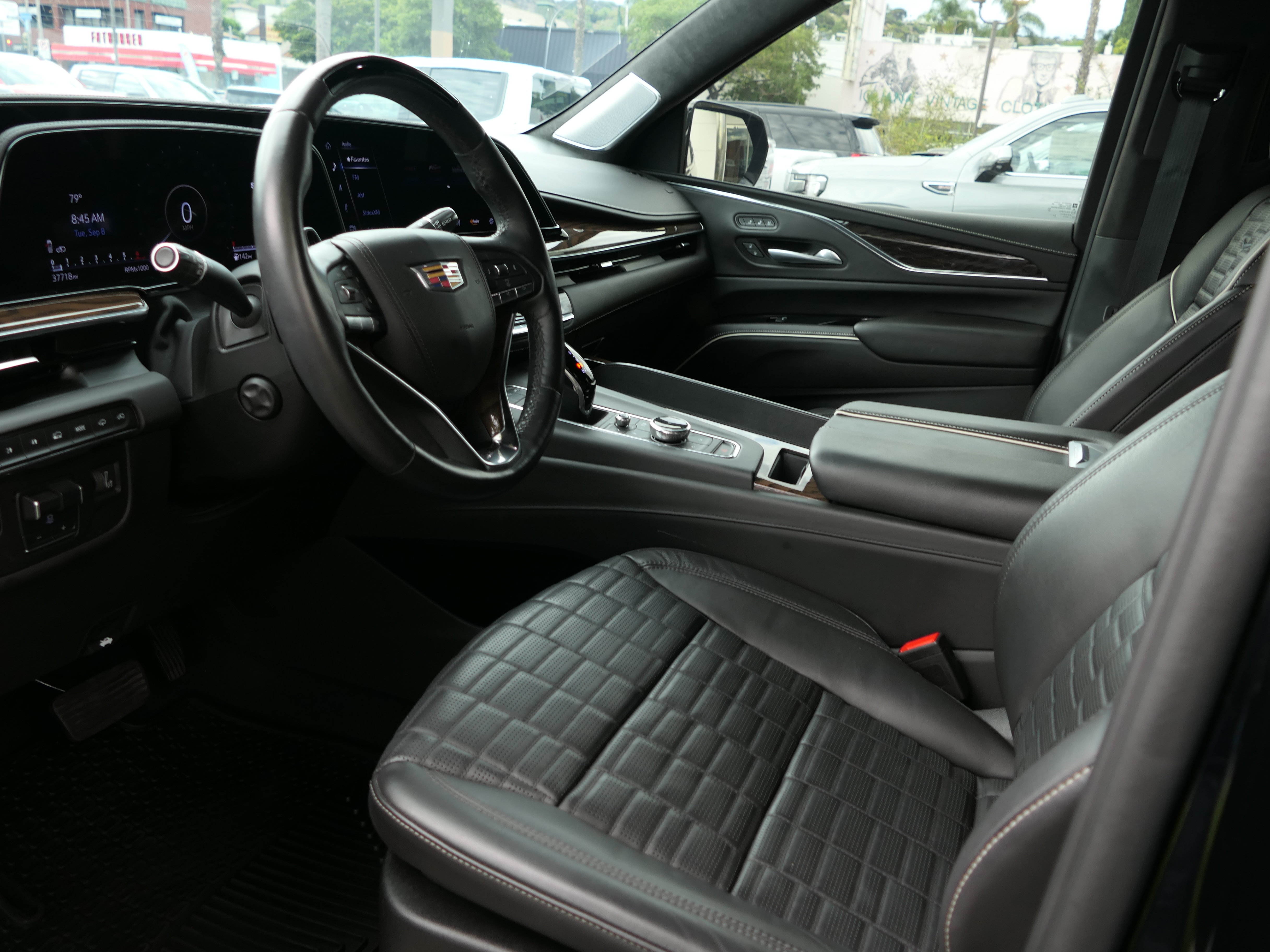 Certified 2023 Cadillac Escalade Premium Luxury Platinum AWD/4WD image 11